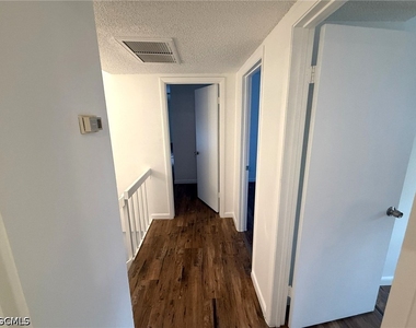 1406 Park Shore Circle - Photo Thumbnail 7