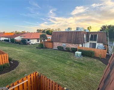 1406 Park Shore Circle - Photo Thumbnail 17