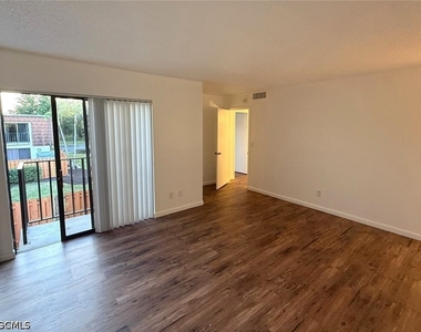 1406 Park Shore Circle - Photo Thumbnail 8