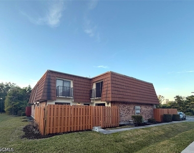 1406 Park Shore Circle - Photo Thumbnail 16