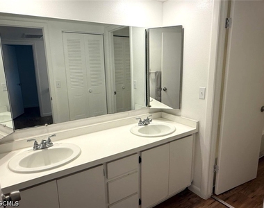 1406 Park Shore Circle - Photo Thumbnail 12
