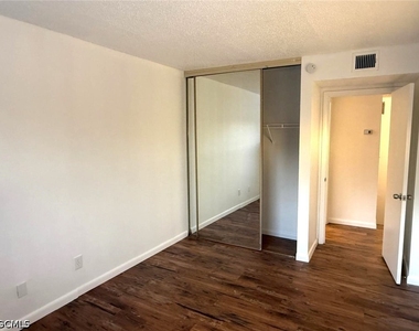 1406 Park Shore Circle - Photo Thumbnail 14