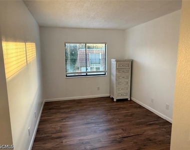 1406 Park Shore Circle - Photo Thumbnail 13