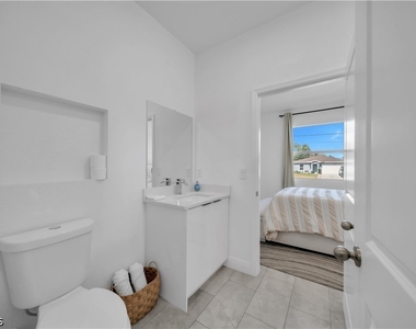 1064 Calumet Road - Photo Thumbnail 14