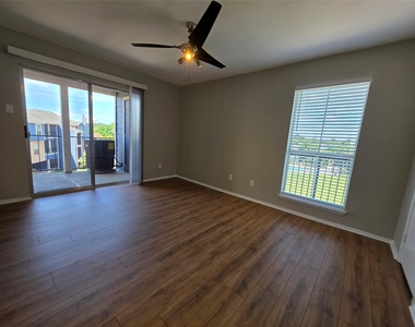 18519 Egret Bay Boulevard - Photo Thumbnail 2