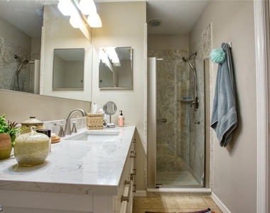 8076 Queen Palm Lane - Photo Thumbnail 10