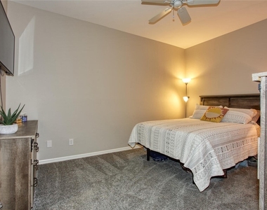 8076 Queen Palm Lane - Photo Thumbnail 11