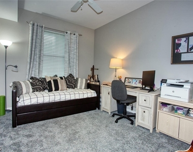 8076 Queen Palm Lane - Photo Thumbnail 9