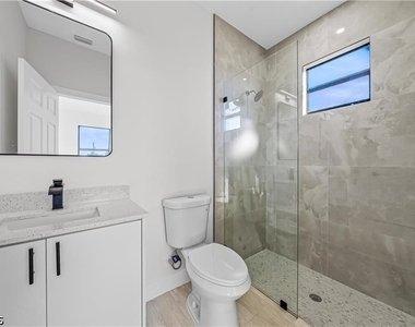 2222 Kenneth Avenue S - Photo Thumbnail 10