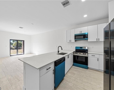 2222 Kenneth Avenue S - Photo Thumbnail 3