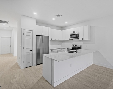 2220 Kenneth Avenue S - Photo Thumbnail 2