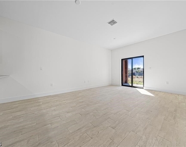 2220 Kenneth Avenue S - Photo Thumbnail 6