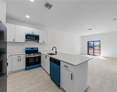 2220 Kenneth Avenue S - Photo Thumbnail 2