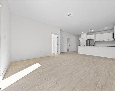 2220 Kenneth Avenue S - Photo Thumbnail 5