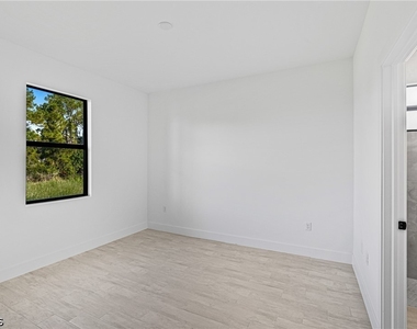 2220 Kenneth Avenue S - Photo Thumbnail 9