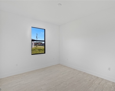 2220 Kenneth Avenue S - Photo Thumbnail 8
