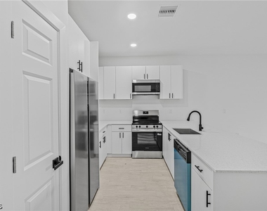 2220 Kenneth Avenue S - Photo Thumbnail 3