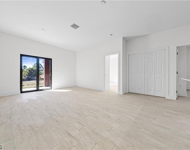 2220 Kenneth Avenue S - Photo Thumbnail 7