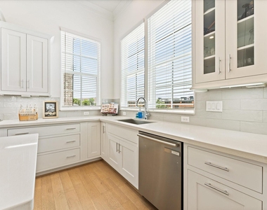 2602 Cottage Grove Green Drive - Photo Thumbnail 16