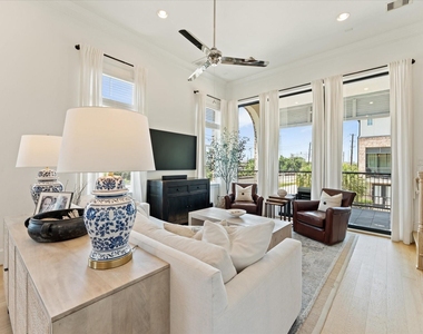 2602 Cottage Grove Green Drive - Photo Thumbnail 8