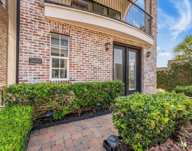 2602 Cottage Grove Green Drive - Photo Thumbnail 3