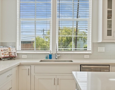 2602 Cottage Grove Green Drive - Photo Thumbnail 17