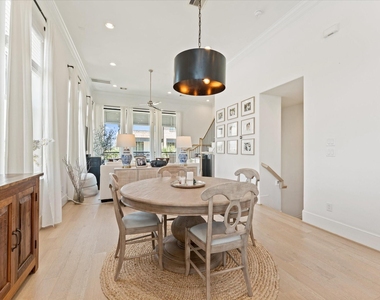 2602 Cottage Grove Green Drive - Photo Thumbnail 11