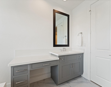 2602 Cottage Grove Green Drive - Photo Thumbnail 23