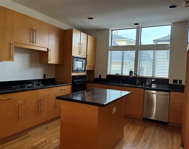 6320 Haskell Street - Photo Thumbnail 11