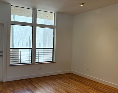 6320 Haskell Street - Photo Thumbnail 33