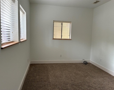6320 Haskell Street - Photo Thumbnail 31