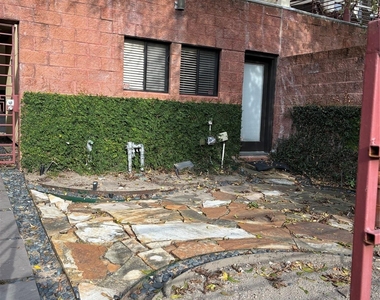 6320 Haskell Street - Photo Thumbnail 3