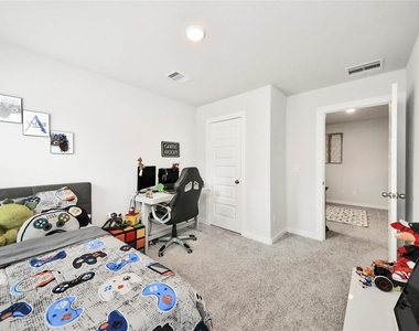 8646 Blueberry Ash Street - Photo Thumbnail 36