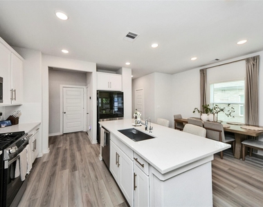 8646 Blueberry Ash Street - Photo Thumbnail 13