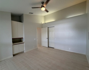 13121 Whitehaven Lane - Photo Thumbnail 5