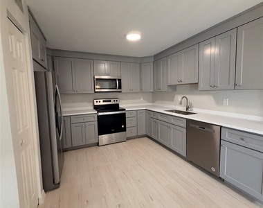 13121 Whitehaven Lane - Photo Thumbnail 1