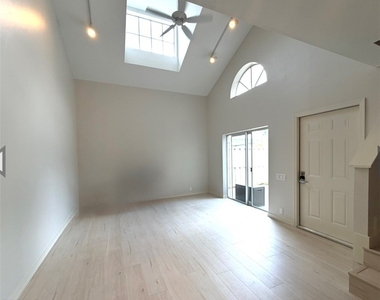 13121 Whitehaven Lane - Photo Thumbnail 14