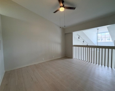 13121 Whitehaven Lane - Photo Thumbnail 4