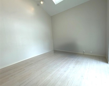 13121 Whitehaven Lane - Photo Thumbnail 12
