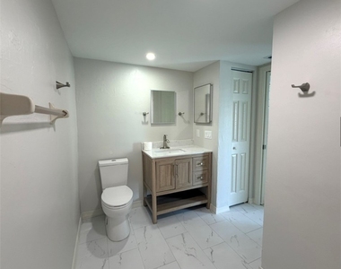 13121 Whitehaven Lane - Photo Thumbnail 7