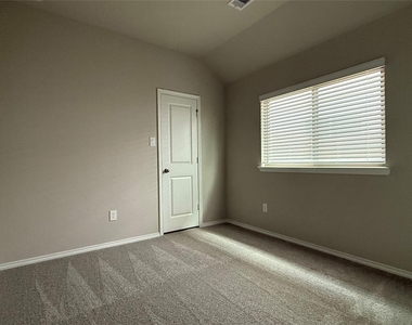 31961 Retama Ranch Lane - Photo Thumbnail 17