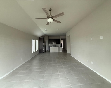 31961 Retama Ranch Lane - Photo Thumbnail 12