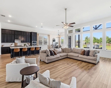 11610 E Wood Drive - Photo Thumbnail 14