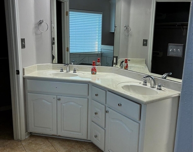 14049 Overstreet Drive - Photo Thumbnail 17