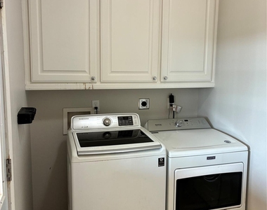 14049 Overstreet Drive - Photo Thumbnail 7