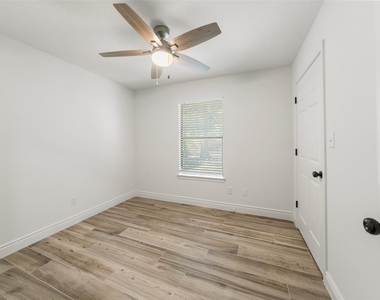 4884 Holly Lane W - Photo Thumbnail 19
