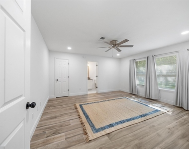 4884 Holly Lane W - Photo Thumbnail 18