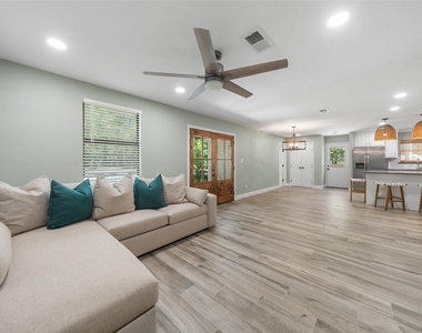 4884 Holly Lane W - Photo Thumbnail 12