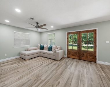 4884 Holly Lane W - Photo Thumbnail 3
