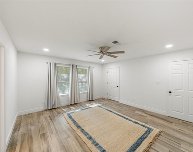 4884 Holly Lane W - Photo Thumbnail 15
